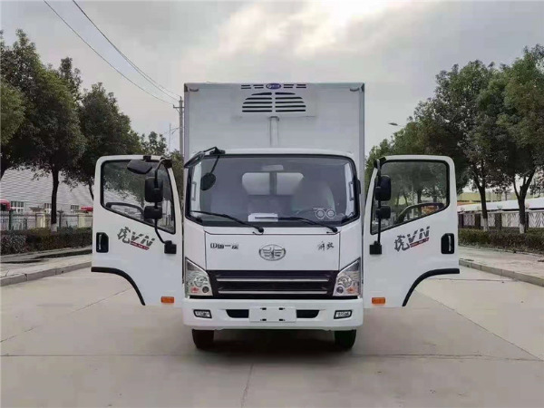國(guó)六 解放虎VN4.2米錫柴130馬力冷藏車
