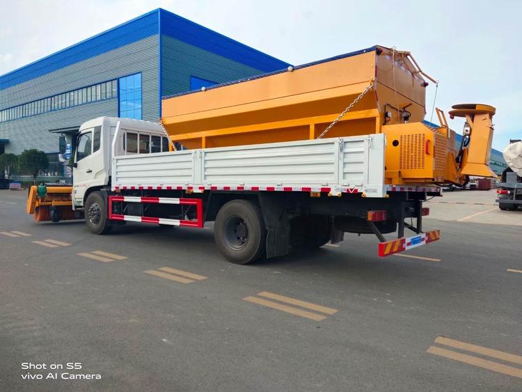 天錦多功能除雪融冰車(chē)