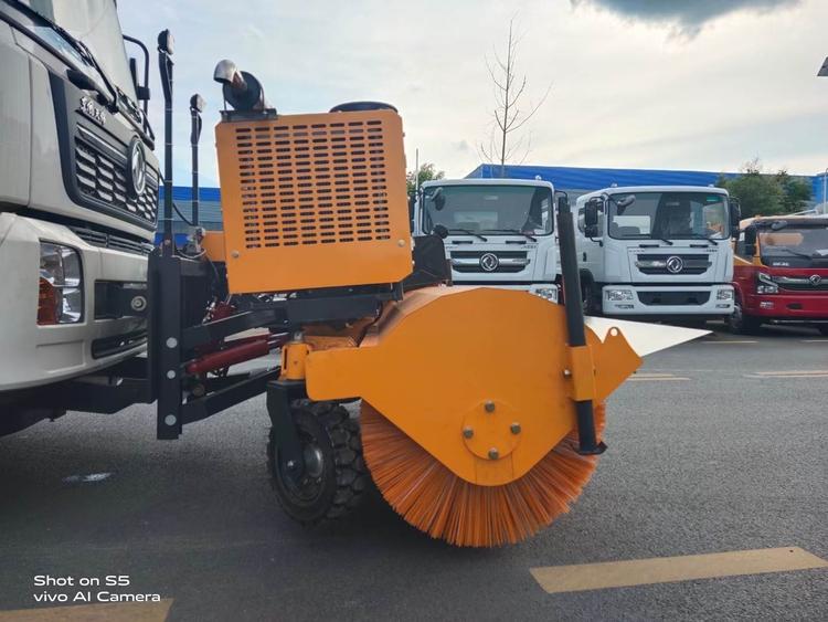 天錦多功能除雪融冰車(chē)