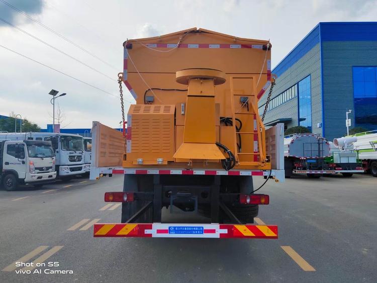 天錦多功能除雪融冰車(chē)